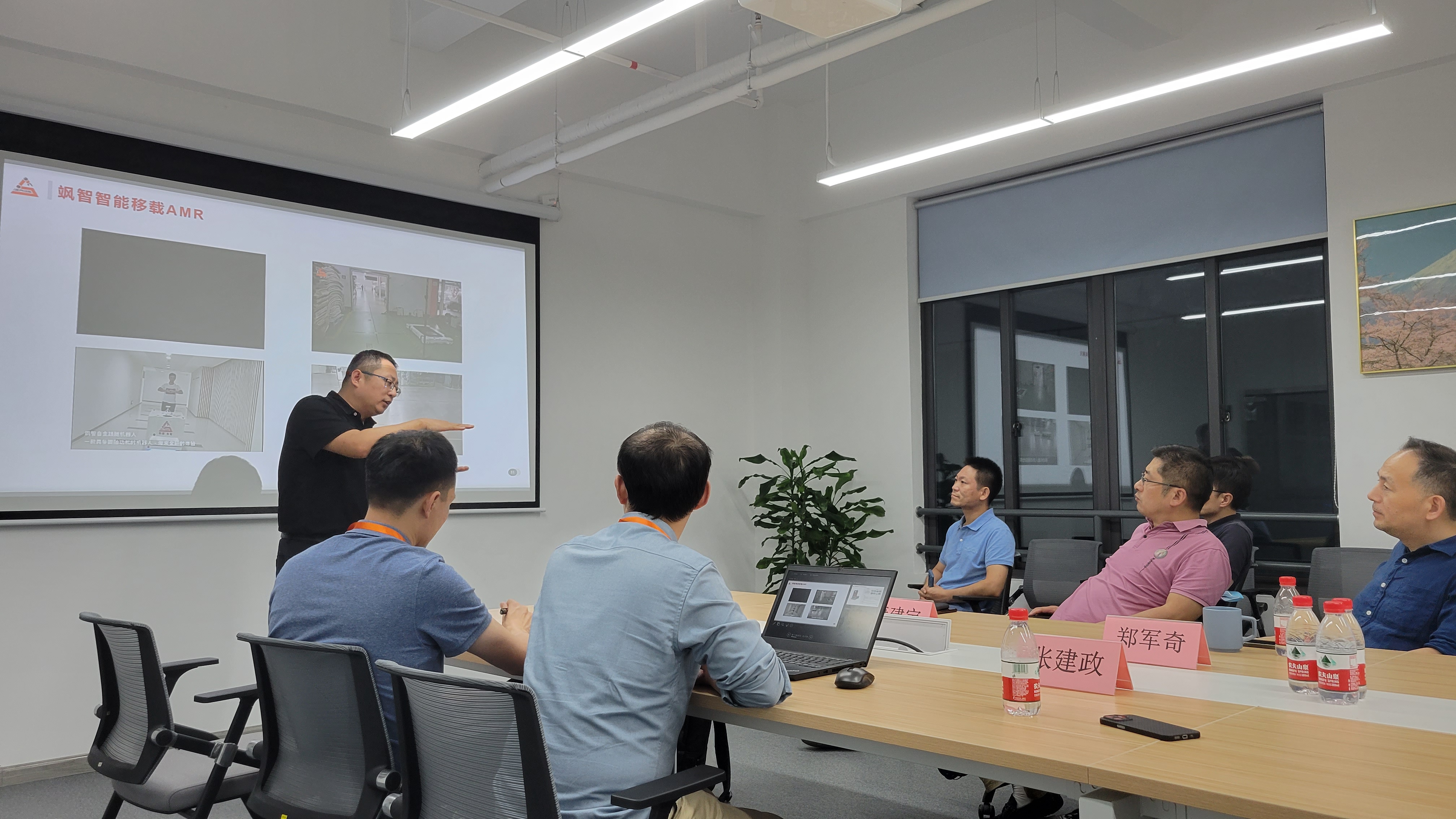 上海机器人产业技术研究院董事长郑军奇一行莅临金年金字招牌诚信至上参观指导(图4)