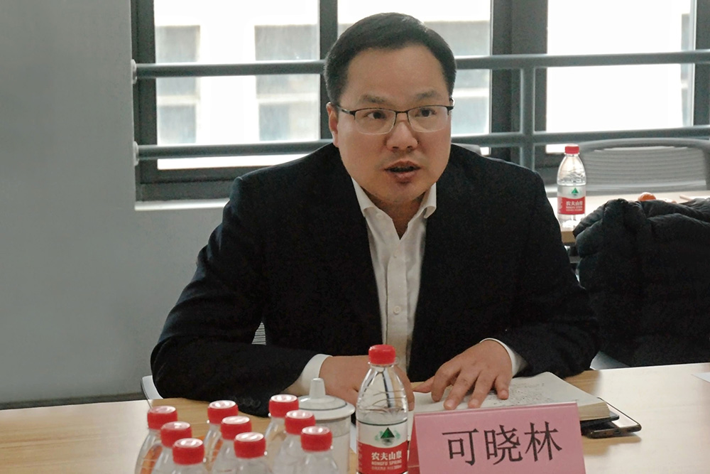 新春送暖·鼓劲启程 | 上海市闵行区副区长可晓林一行走访慰问金年金字招牌诚信至上智能(图4)